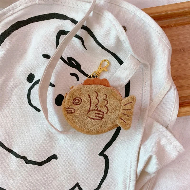 Japanese Designer Plush Snapper Shape Coin Bags Small Fish Pattern Bags Pendant Children's Fun Coin Purse Couple Wrist Bag
Japanese Designer Plush Snapper Shape Coin Bags Small Fish Pattern Bags Pendant Children's Fun Coin Purse Couple Wrist Bag