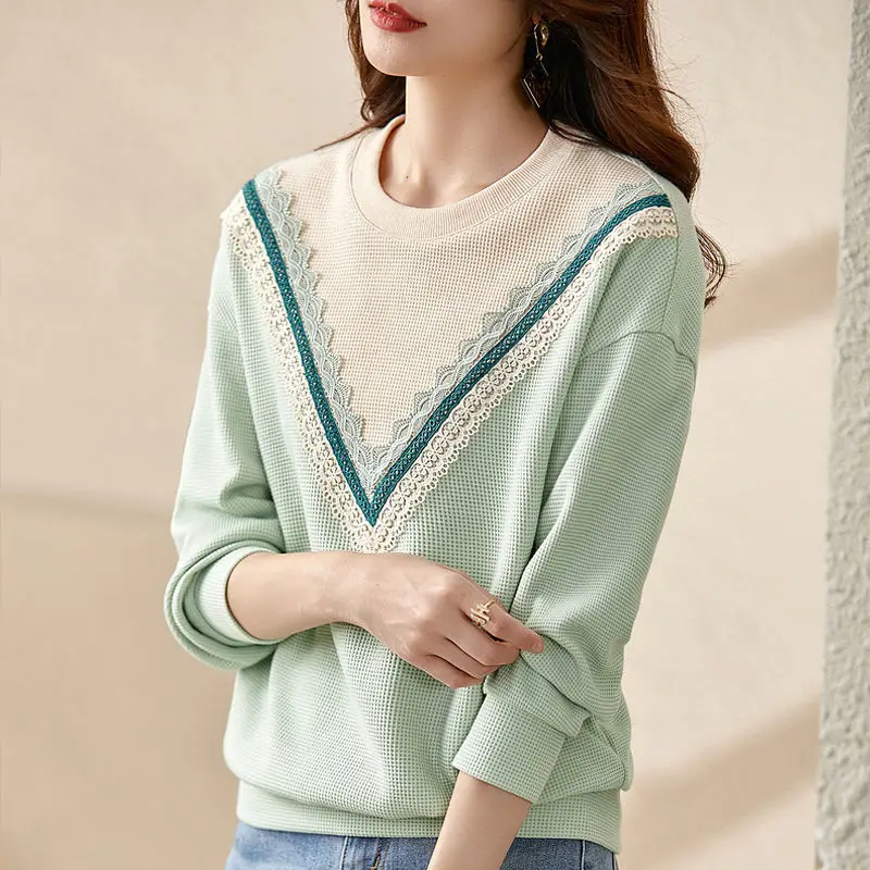 2022 Autumn New Hollow Out Lace Patchwork Color Contrast Sweatshirts Simplicity O-Neck Pullover Drop-shoulder Long Sleeve Top
2022 Autumn New Hollow Out Lace Patchwork Color Contrast Sweatshirts Simplicity O-Neck Pullover Drop-shoulder Long Sleeve Top
