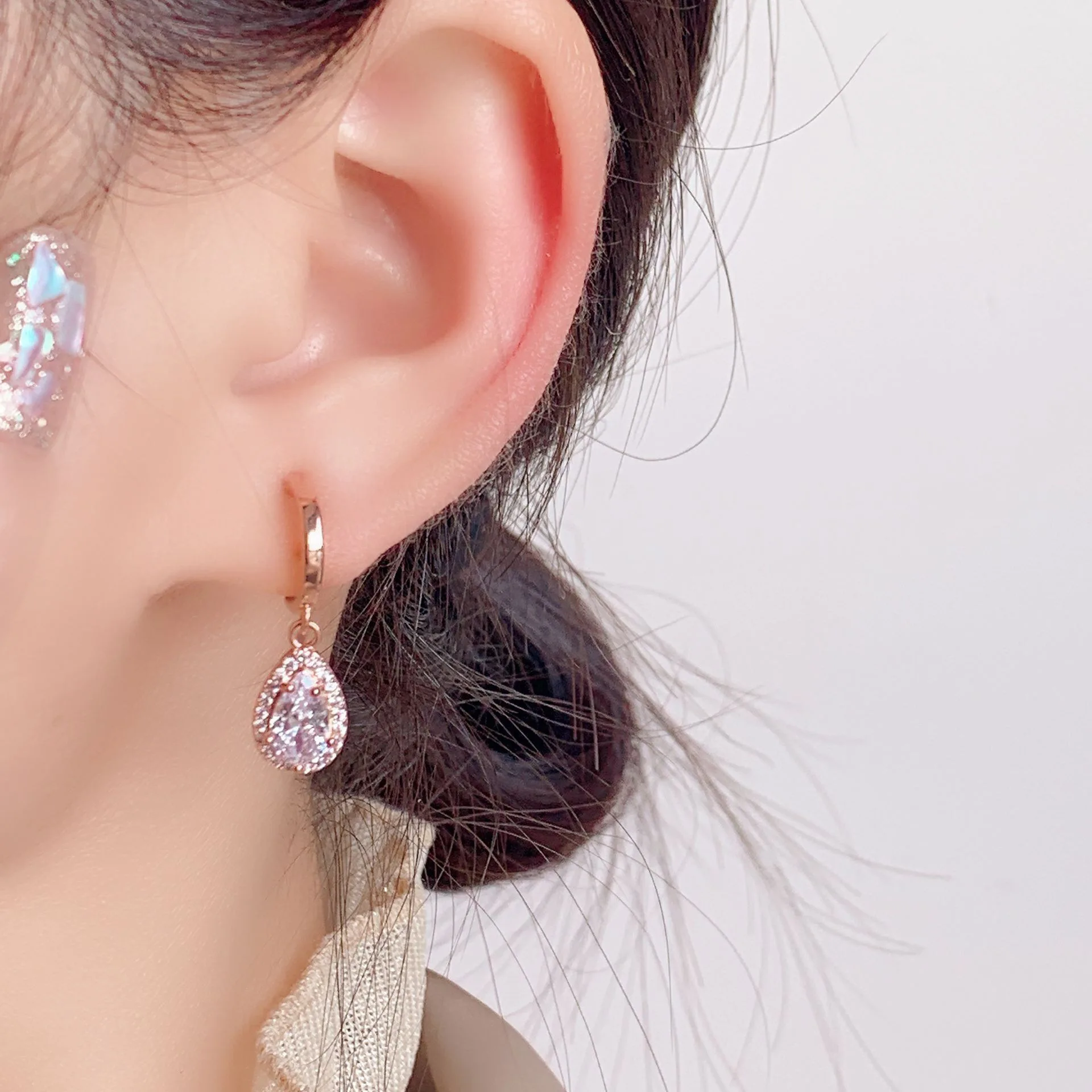 Earrings trend 2022 water drop without ear hole mosquito coil ear clip tassel aesthetic women's earrings wholesale
Earrings trend 2022 water drop without ear hole mosquito coil ear clip tassel aesthetic women's earrings wholesale