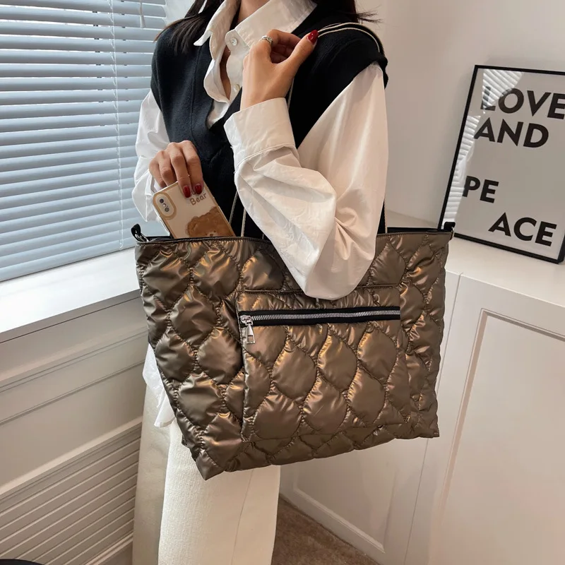 Корейские женские сумки-тоуты, новинка зима 2022, модные большие сумки на плечо, женские нейлоновые Роскошные Дизайнерские брендовые дамские ...
Корейские женские сумки-тоуты, новинка зима 2022, модные большие сумки на плечо, женские нейлоновые Роскошные Дизайнерские брендовые дамские ...