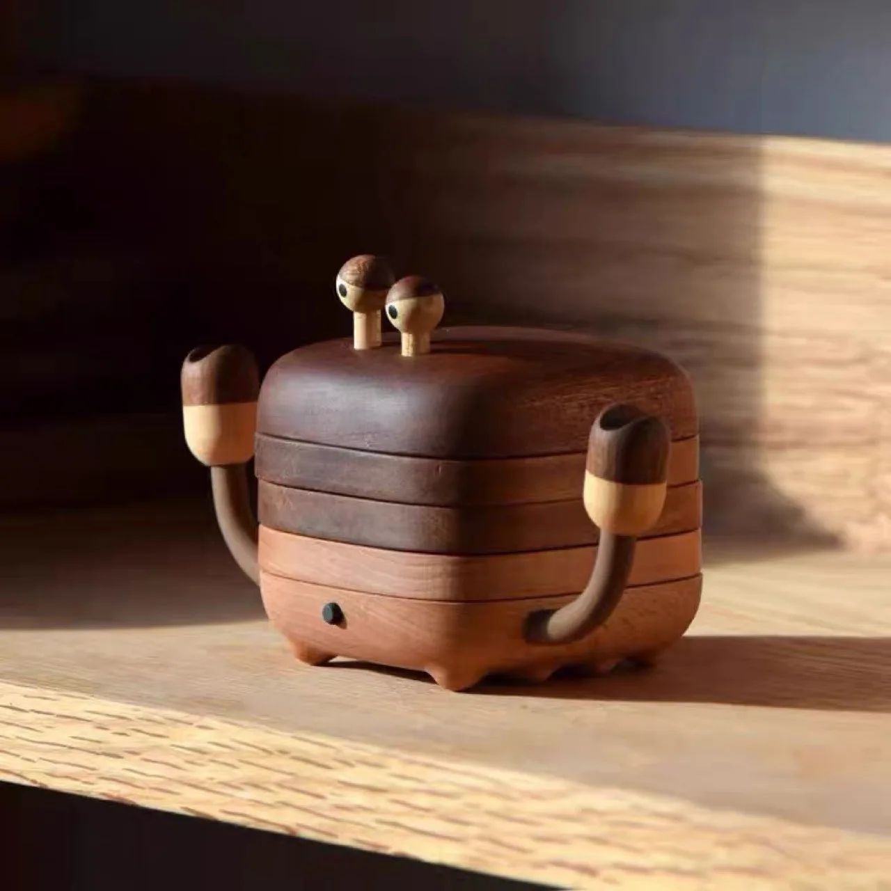 Creative real wood small crab coaster cute cup holder tea holder thermal insulation pad log table top home furnishing gifts
Creative real wood small crab coaster cute cup holder tea holder thermal insulation pad log table top home furnishing gifts