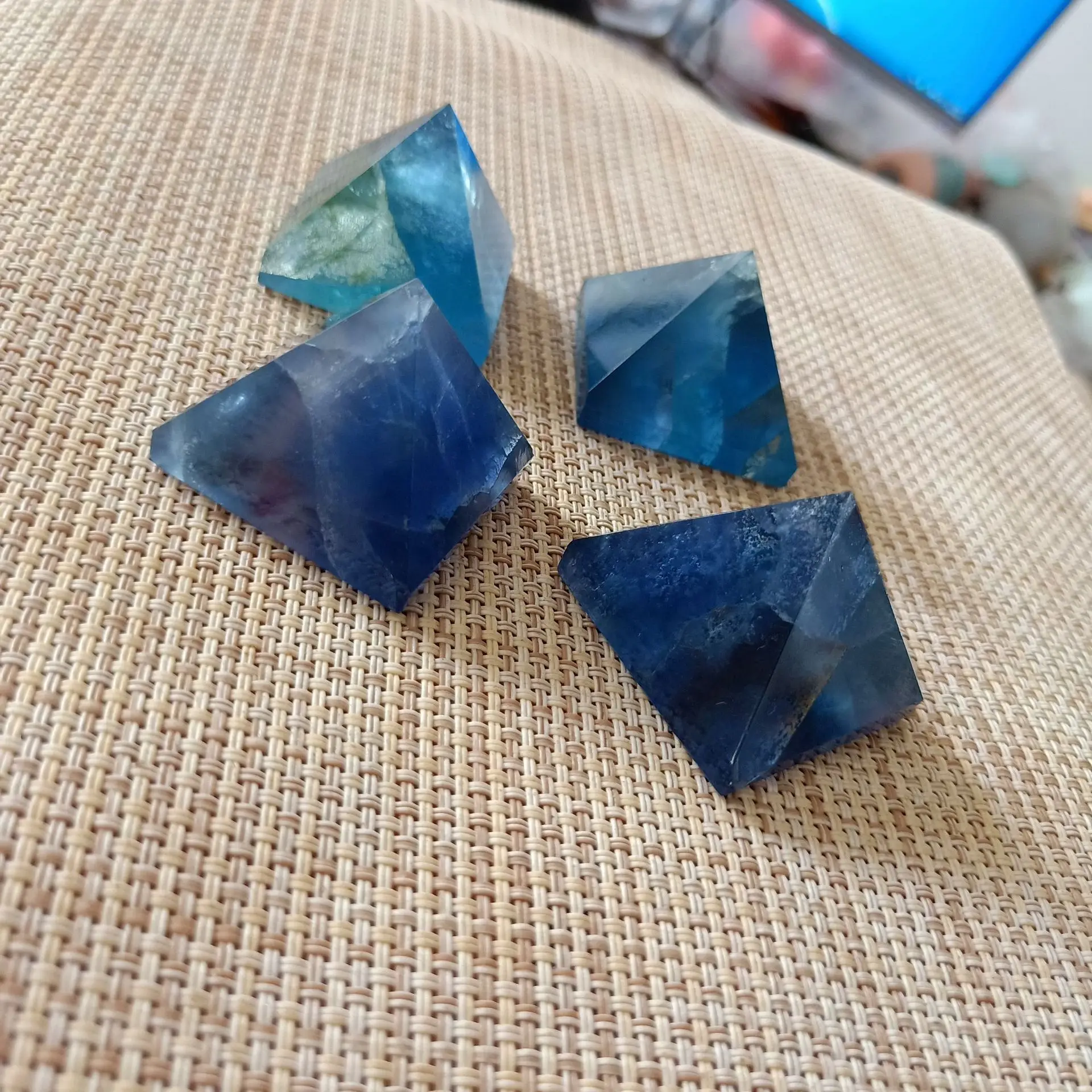 Natural Blue Fluorite Pyramid Feng Shui Decoration for Buddha Meditation Healing Crystal Tower Home Decoration Energy
Natural Blue Fluorite Pyramid Feng Shui Decoration for Buddha Meditation Healing Crystal Tower Home Decoration Energy