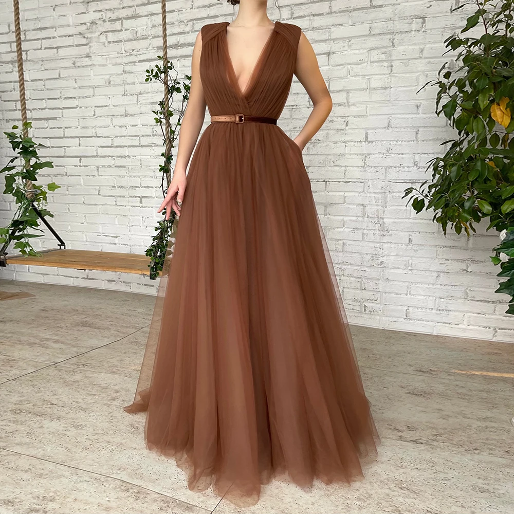 Modern Simple Prom Dress 2022 A Line Pockets Princess Sexy Prom Gown Deep V Neck Belt Zipper Up Pleated Sleeveless Evening Dress
Modern Simple Prom Dress 2022 A Line Pockets Princess Sexy Prom Gown Deep V Neck Belt Zipper Up Pleated Sleeveless Evening Dress