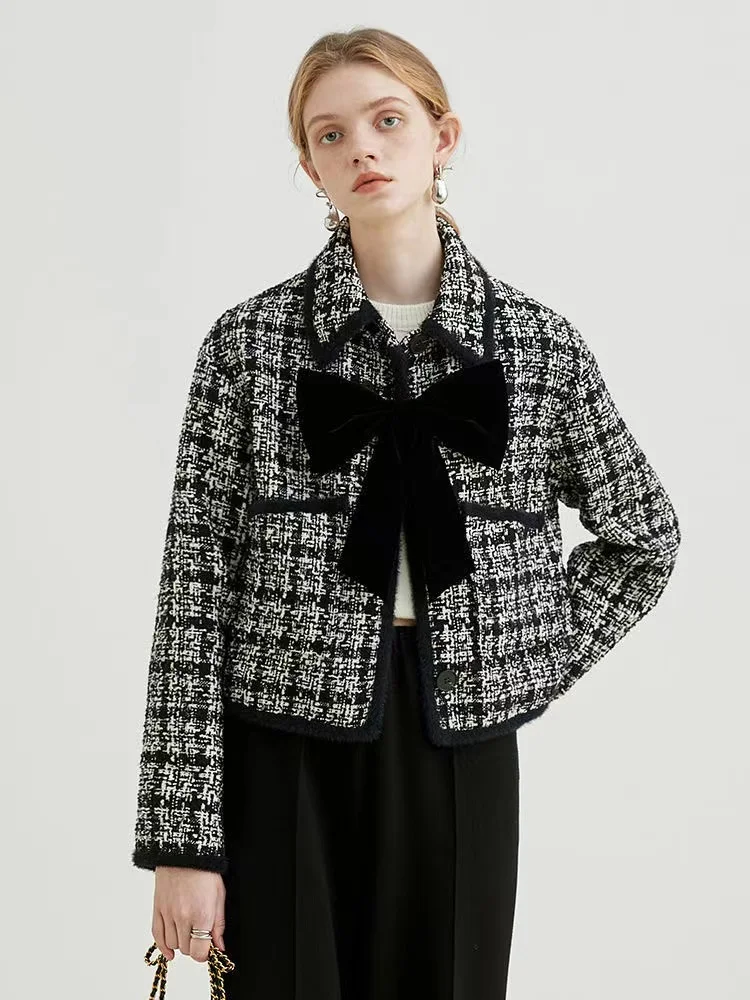 Women's 2022 Autumn and Winter New Bow Design Tweed Fabric Coat Wool Suit Black lapel Short Coat Retro Style Bow Coat Top
Women's 2022 Autumn and Winter New Bow Design Tweed Fabric Coat Wool Suit Black lapel Short Coat Retro Style Bow Coat Top