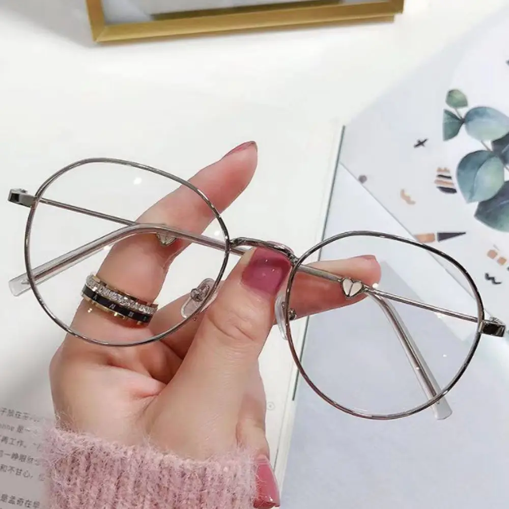 Ultra Light Eyeglasses Vintage Classic Anti-Blue Light Glasses Love Heart Frame Women Men Eye Protection Office Computer Goggles
Ultra Light Eyeglasses Vintage Classic Anti-Blue Light Glasses Love Heart Frame Women Men Eye Protection Office Computer Goggles