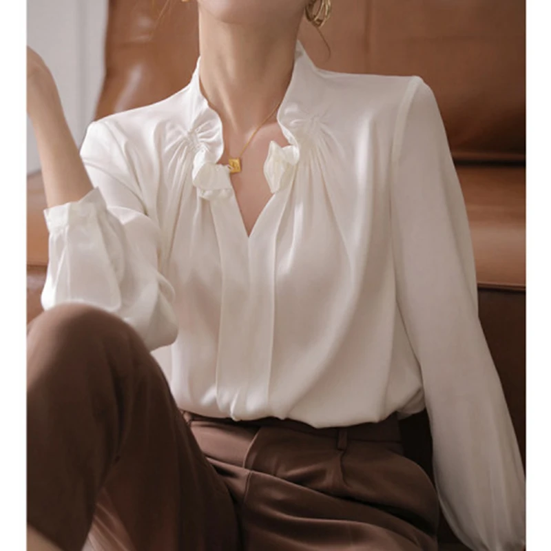 Women Long Sleeve Vintage Shirt V-Neck Elegant Satin White Blouse Fashion 2023 Loose Silk Casual Pleated Long Sleeve Tops 26988
Women Long Sleeve Vintage Shirt V-Neck Elegant Satin White Blouse Fashion 2023 Loose Silk Casual Pleated Long Sleeve Tops 26988