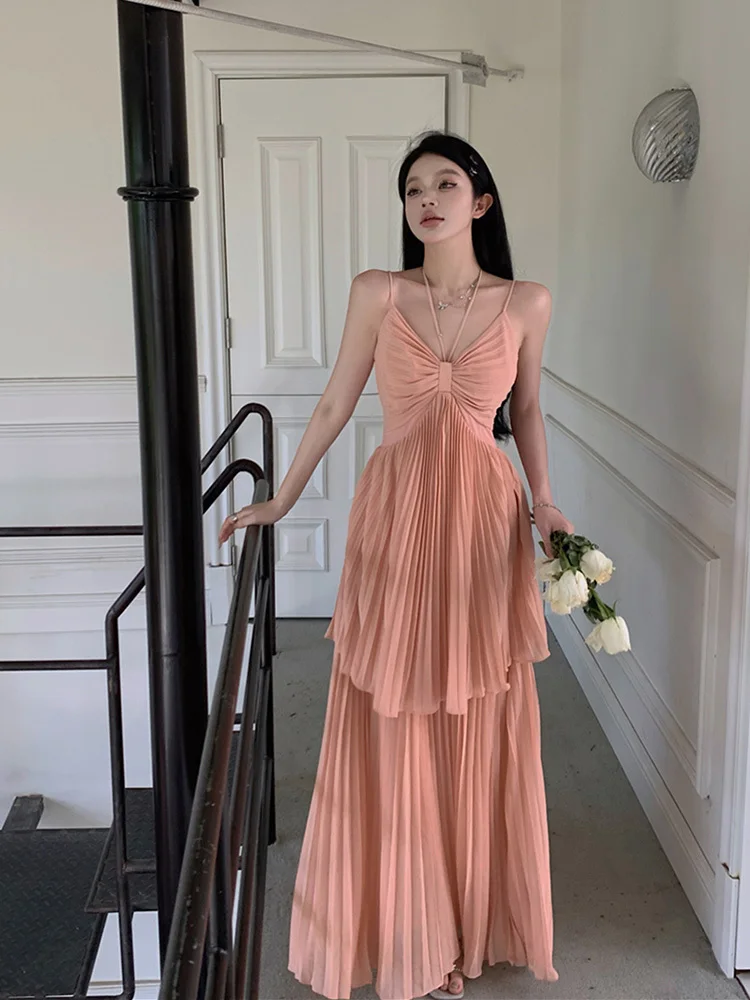 Женское платье с V-образным вырезом, без рукавов
Женское платье с V-образным вырезом, без рукавов