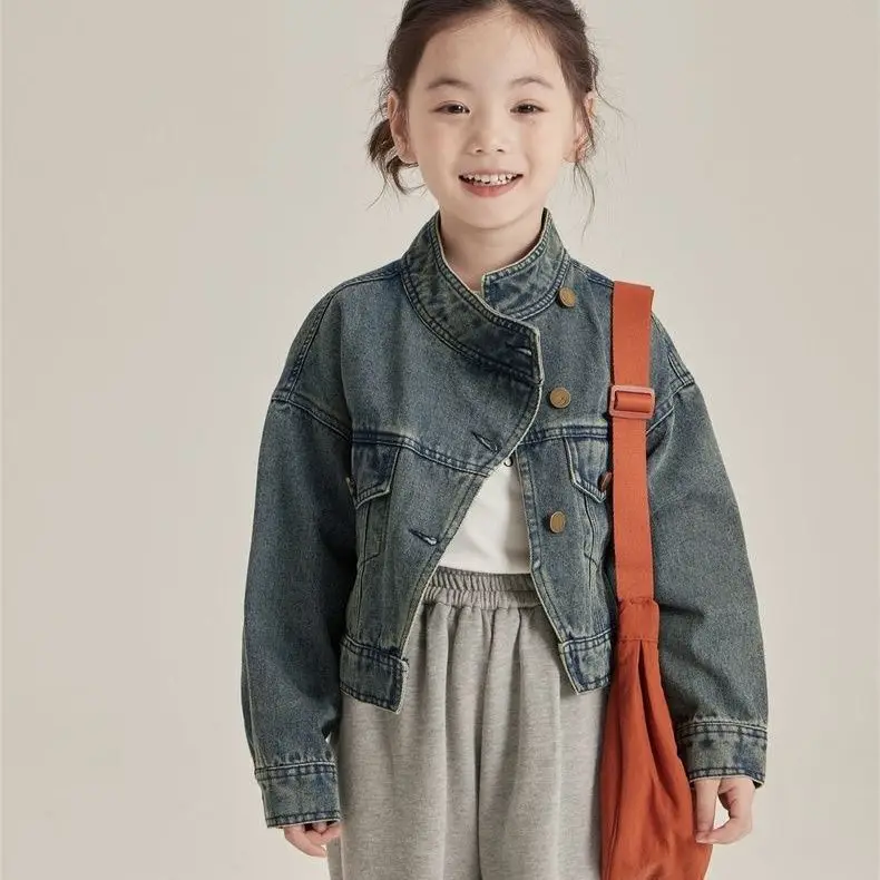 Girls' outerwear autumn 2023 children's retro short denim outerwear, versatile Korean top winter jacket girls coat
Girls' outerwear autumn 2023 children's retro short denim outerwear, versatile Korean top winter jacket girls coat