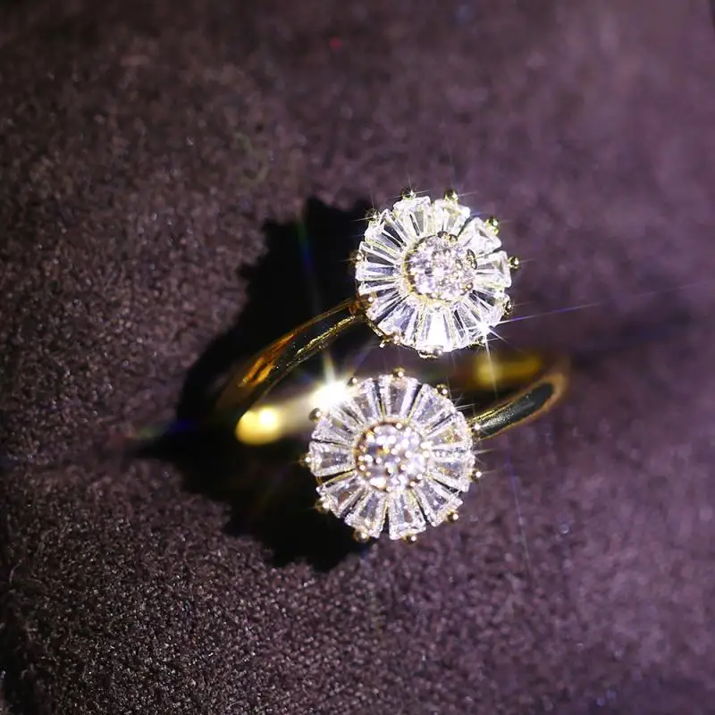 Bohemia Exquisite Luxury White Zircon Sunflower Ring Shiny Crystal Bridal Wedding Wedding Ring Fashion Jewelry Women Gifts
Bohemia Exquisite Luxury White Zircon Sunflower Ring Shiny Crystal Bridal Wedding Wedding Ring Fashion Jewelry Women Gifts