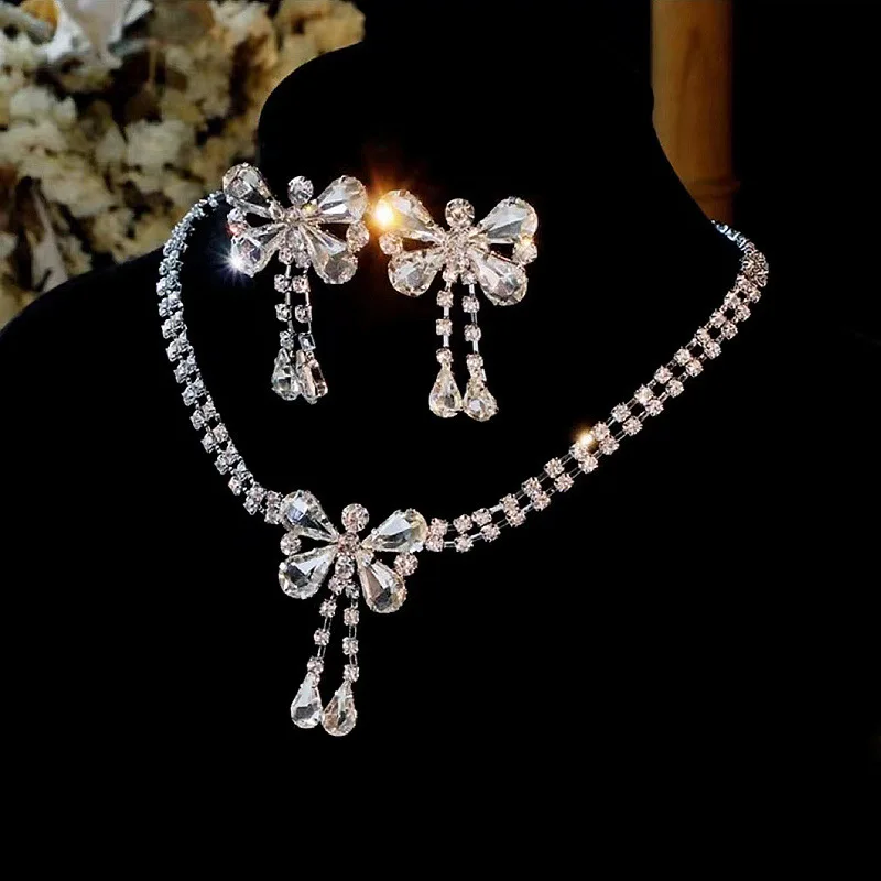 Bow Necklace Earrings 2 Piece Jewelry Set Bridal Wedding Fashion Temperament Crystal Full Diamond Collar Chain Wholesale
Bow Necklace Earrings 2 Piece Jewelry Set Bridal Wedding Fashion Temperament Crystal Full Diamond Collar Chain Wholesale