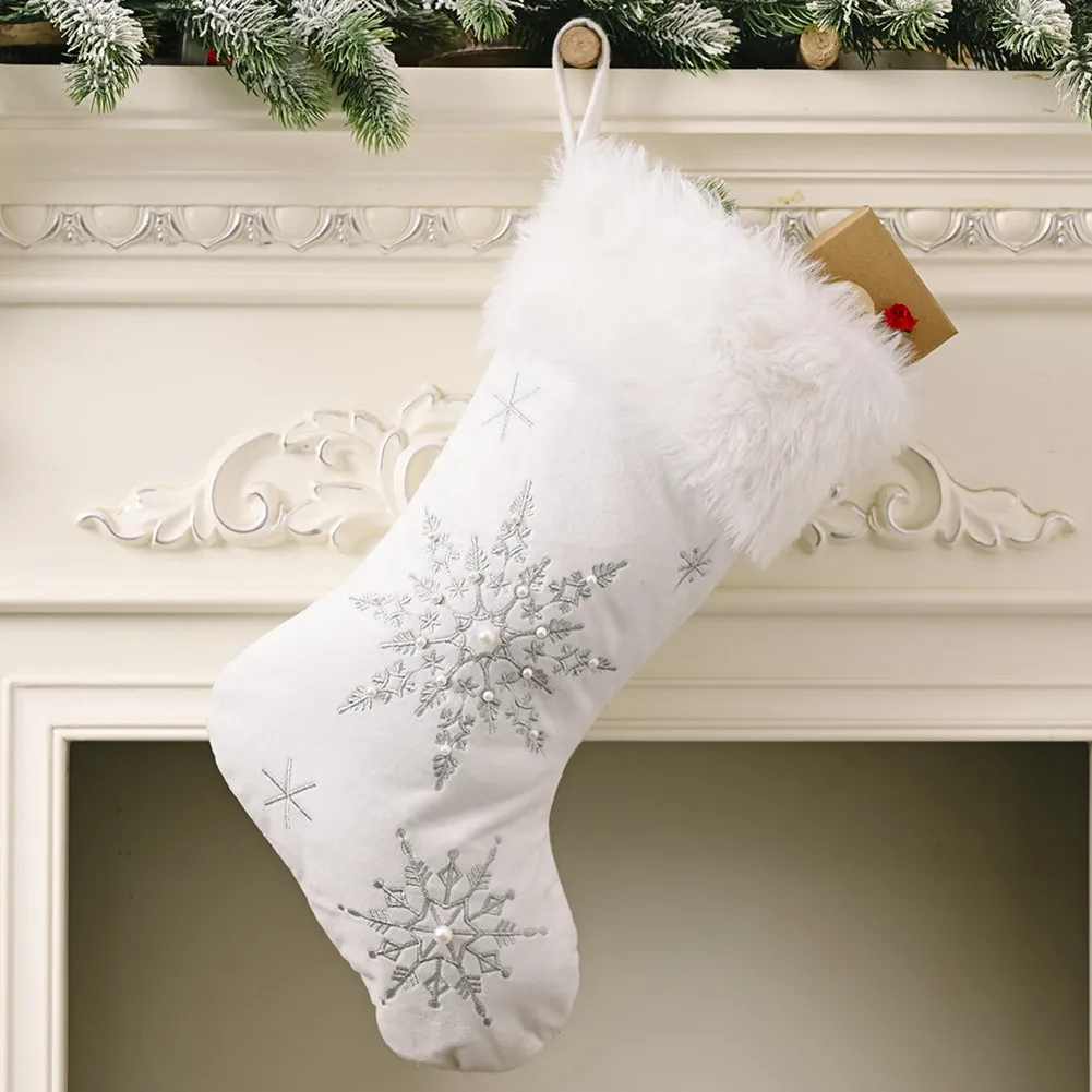 Christmas Decoration Supplies Flannel Pearl Snowflake Christmas Socks Creative New Plush Christmas Socks Gift Socks
Christmas Decoration Supplies Flannel Pearl Snowflake Christmas Socks Creative New Plush Christmas Socks Gift Socks
