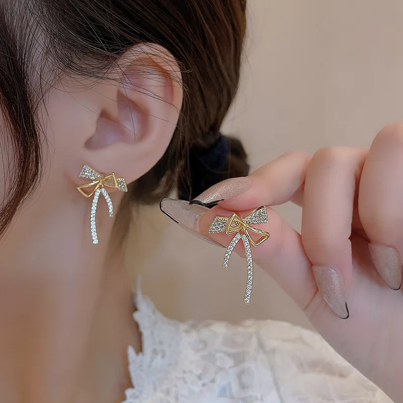 Korea's Dongdaemun Bow Tassel Earrings Women's High-end Temperament Micro-encrusted Rhinestone Earrings
Korea's Dongdaemun Bow Tassel Earrings Women's High-end Temperament Micro-encrusted Rhinestone Earrings