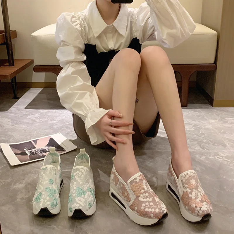 2023 Summer New Women's Casual Single Shoe Wedged Platform Shoes Mesh Cloth Embroidered Breathable Shoes Female Height Sandals 
2023 Summer New Women's Casual Single Shoe Wedged Platform Shoes Mesh Cloth Embroidered Breathable Shoes Female Height Sandals