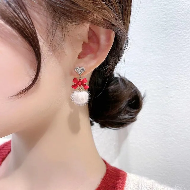 2021 Christmas Rhinestone Red Bow Plush Ball Earrings Female Autumn and Winter Temperament Cute Girl Hair Ball Earrings
2021 Christmas Rhinestone Red Bow Plush Ball Earrings Female Autumn and Winter Temperament Cute Girl Hair Ball Earrings