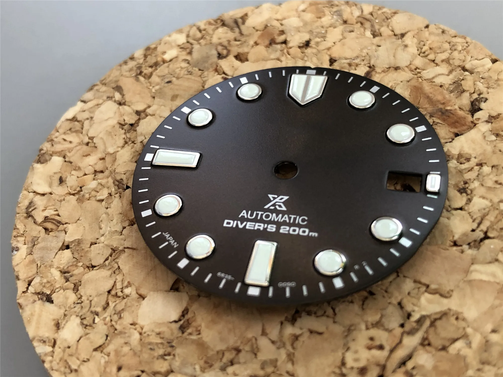 S-Watch циферблат коричневого цвета оригинальный японский C3 lume 28,5 мм для движения NH35 и skx007/skx009 spb185 spb187 
S-Watch циферблат коричневого цвета оригинальный японский C3 lume 28,5 мм для движения NH35 и skx007/skx009 spb185 spb187