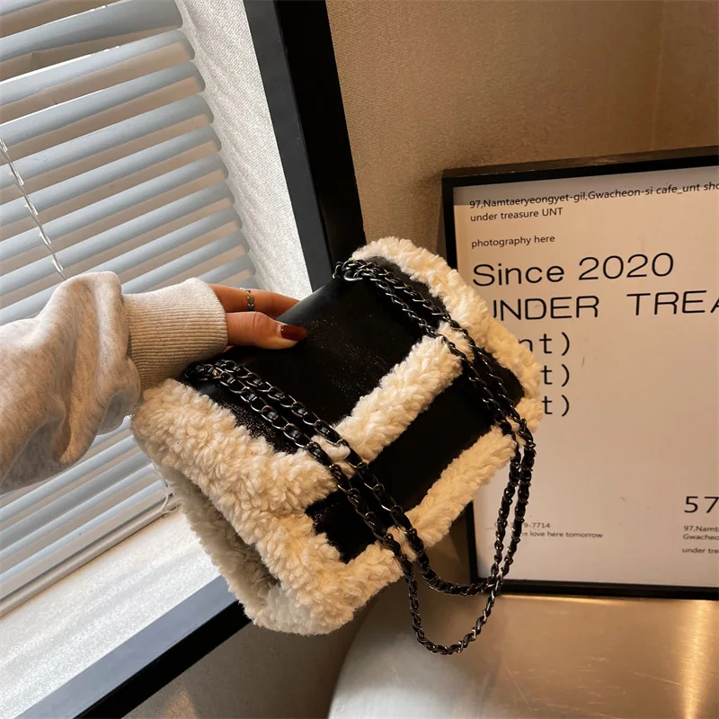 Зимние плюшевые маленькие сумки через плечо для женщин 2023 модная трендовая сумка на плечо с цепочкой дизайнерские женские кожаные сумки и кошельки 
Зимние плюшевые маленькие сумки через плечо для женщин 2023 модная трендовая сумка на плечо с цепочкой дизайнерские женские кожаные сумки и кошельки