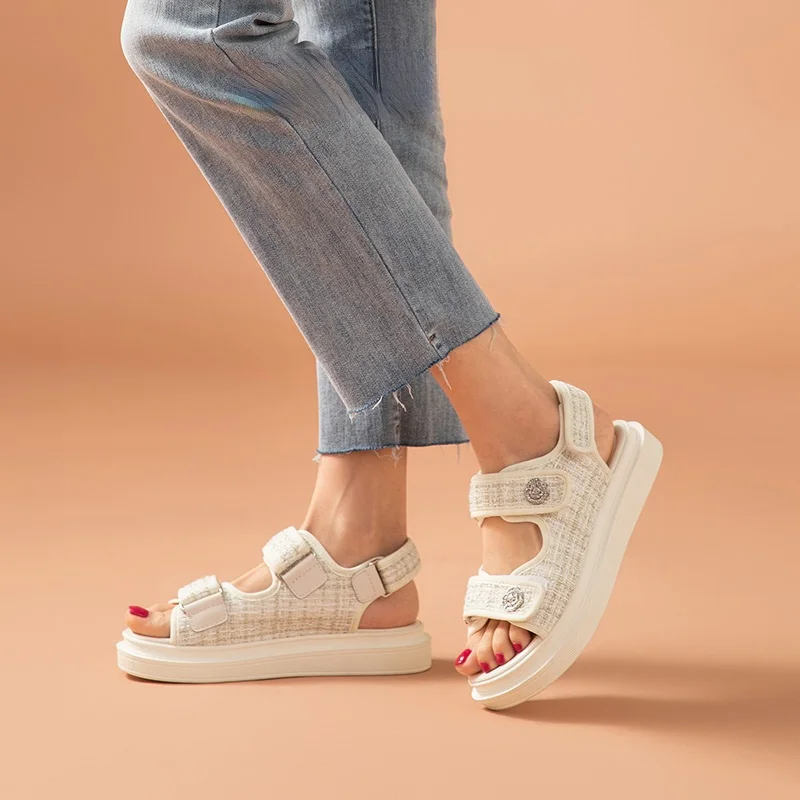 2022 Platform Sandals Women Lattice Round Toe Hook Loop Plaid Cloth Summer Casual Ladies Outdoor Shoes Handmade
2022 Platform Sandals Women Lattice Round Toe Hook Loop Plaid Cloth Summer Casual Ladies Outdoor Shoes Handmade