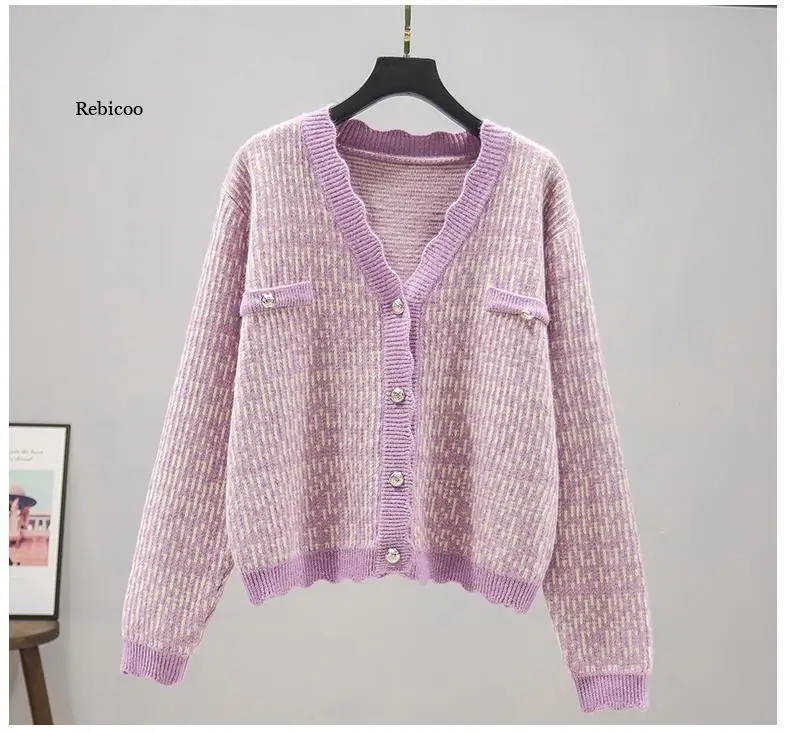 Green sweater women's autumn and winter 2021 new top girl design female green cardigan vintage V-Neck
Green sweater women's autumn and winter 2021 new top girl design female green cardigan vintage V-Neck