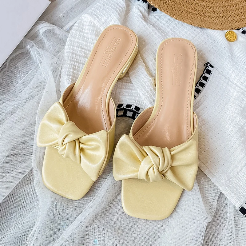 New for summer 2022 Low-heeled slippers for women Fashion brand design casual White bowknot sandals Big yards of shoes
New for summer 2022 Low-heeled slippers for women Fashion brand design casual White bowknot sandals Big yards of shoes