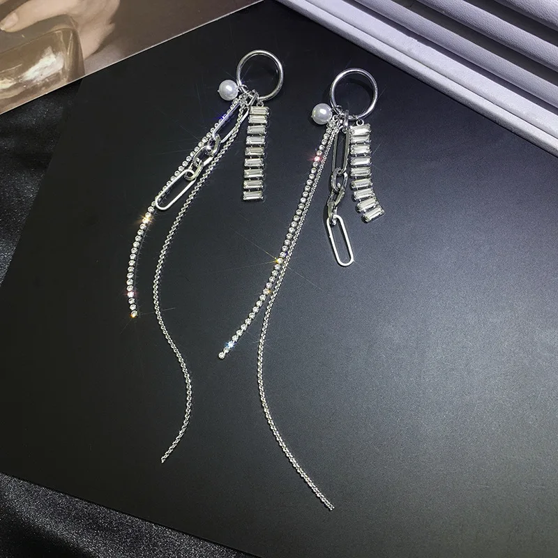 New Hot Sale Kolczyki Rhinestone Tassel Fashion Earrings OL Style Long Earrings Simple Style High-Level Sense Earrings
New Hot Sale Kolczyki Rhinestone Tassel Fashion Earrings OL Style Long Earrings Simple Style High-Level Sense Earrings