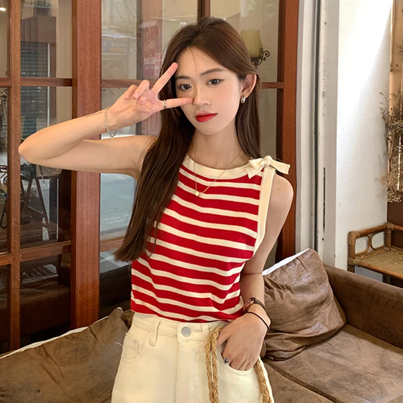 Striped knitted suspender vest for women to wear outside, summer light proof bra, sweet and spicy style, with sleeveless top ins
Striped knitted suspender vest for women to wear outside, summer light proof bra, sweet and spicy style, with sleeveless top ins