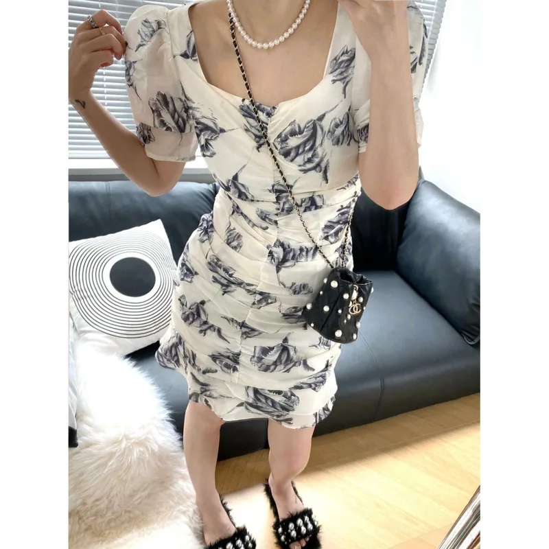 Summer Retro Print Women Pleated Dress 2022 Square Collar Short Puff Sleeve Slim High Waist Mini Dresses Lady Elegant Vestidos
Summer Retro Print Women Pleated Dress 2022 Square Collar Short Puff Sleeve Slim High Waist Mini Dresses Lady Elegant Vestidos