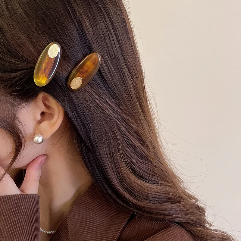 Vintage letters Oval hairpin personality side duck beak clip small gentle headdress hair accessories women hairpin wholesale New
Vintage letters Oval hairpin personality side duck beak clip small gentle headdress hair accessories women hairpin wholesale New