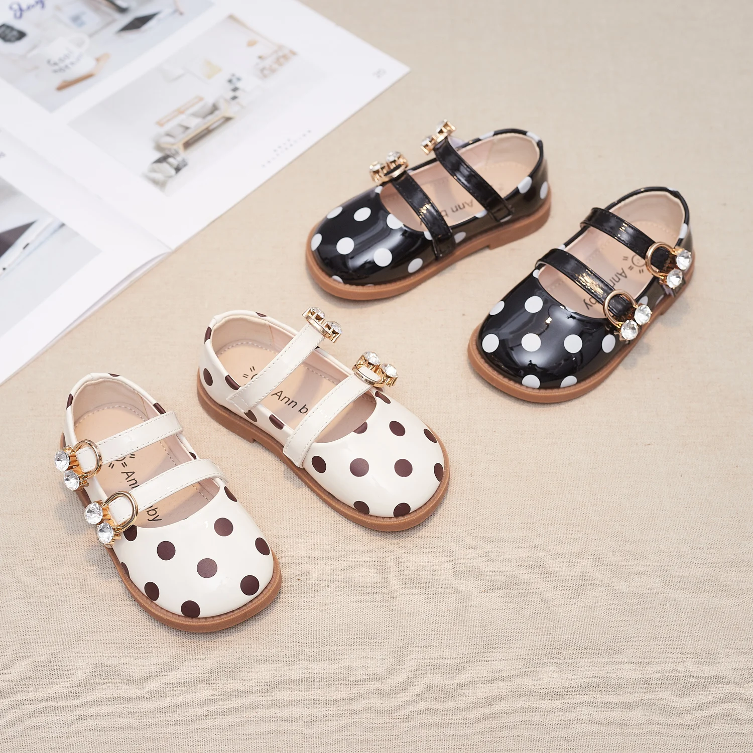 Kids Flats Beautiful Dot Princess Shoes Baby Girls Rhinestone Hook&Loop PU Toddlers Soft Sole Mary Janes Children's Single Shoes
Kids Flats Beautiful Dot Princess Shoes Baby Girls Rhinestone Hook&Loop PU Toddlers Soft Sole Mary Janes Children's Single Shoes