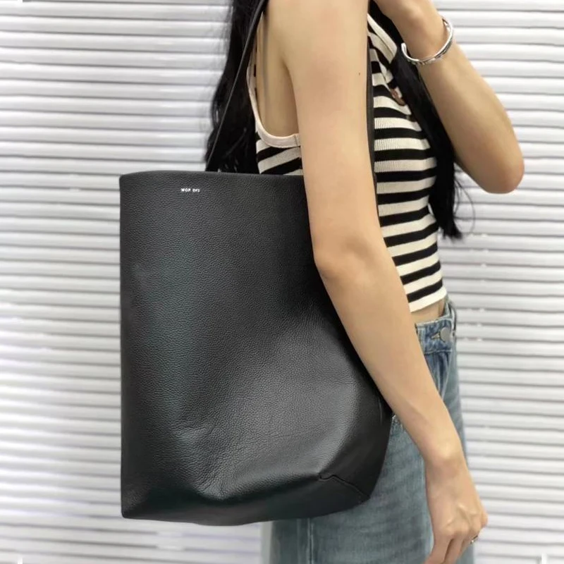 2023 The Row Single Shoulder Bag For Women Fashion Classic Casual Leather Handbags Shoulder Crossbody Travel Bucket Tote Bag
2023 The Row Single Shoulder Bag For Women Fashion Classic Casual Leather Handbags Shoulder Crossbody Travel Bucket Tote Bag