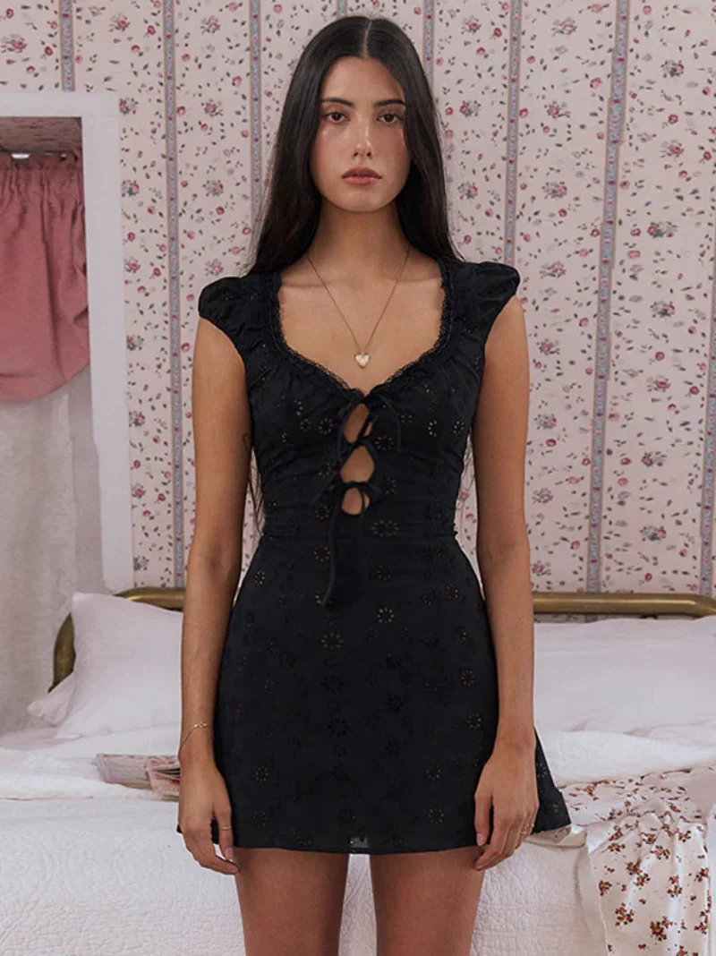 Fashion Women's Summer Dresses Y2K Streetwear Black White Lace Patchwork See-through Slim Bandage Tunics Short Female Dress 2023
Fashion Women's Summer Dresses Y2K Streetwear Black White Lace Patchwork See-through Slim Bandage Tunics Short Female Dress 2023