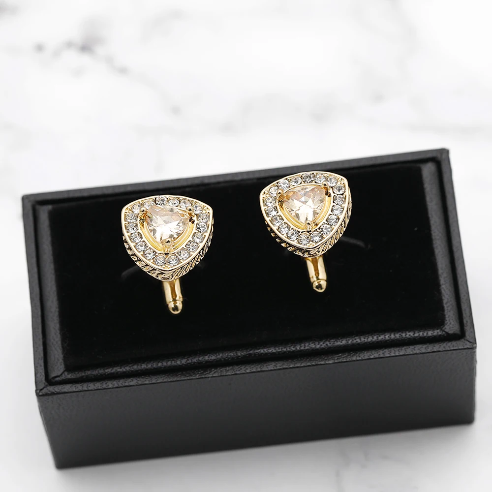 

Novelty Luxury Dazzling Triangle Cufflinks Mens Wedding Golden Full Rhinestone Zircon Cuff Links Crystal Button For Groom Father