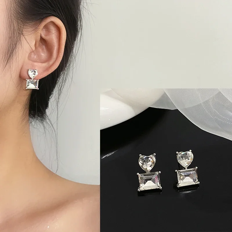 Новые циркониевые Серьги Love для женщин, модные и элегантные серьги с квадратным геометрическим рисунком
Новые циркониевые Серьги Love для женщин, модные и элегантные серьги с квадратным геометрическим рисунком