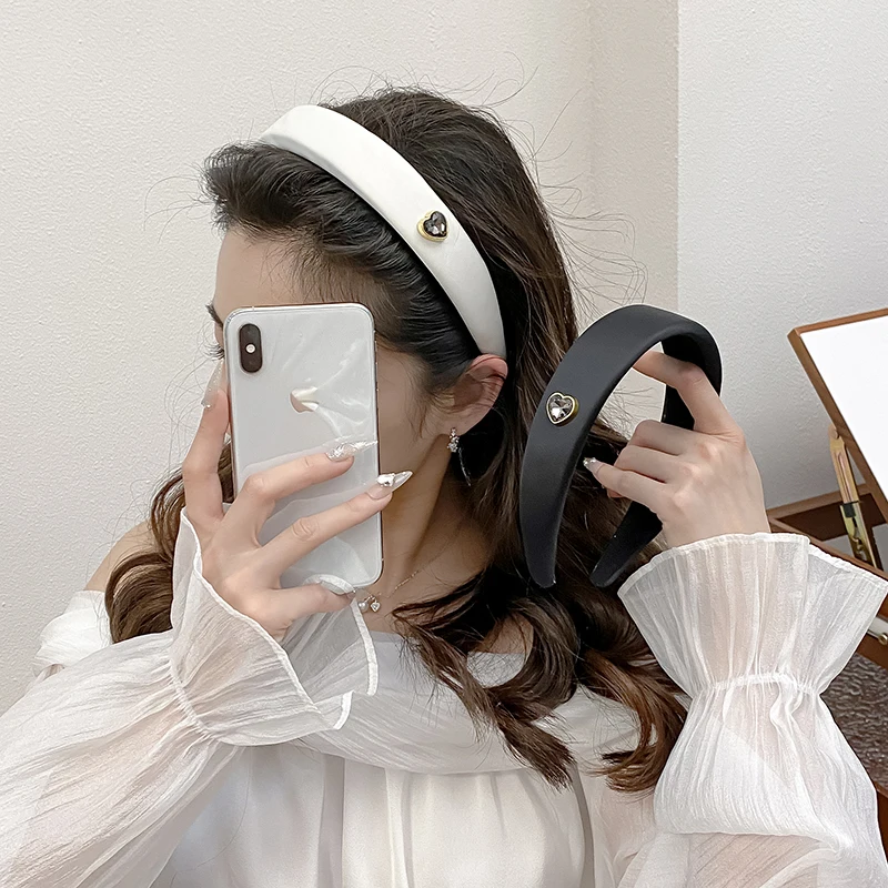 AISHG Love Satin Sponge Hair Bands for Women Headdress Cloth Headband Girls Vintage Black Color Hairbands Hair Accessories
AISHG Love Satin Sponge Hair Bands for Women Headdress Cloth Headband Girls Vintage Black Color Hairbands Hair Accessories