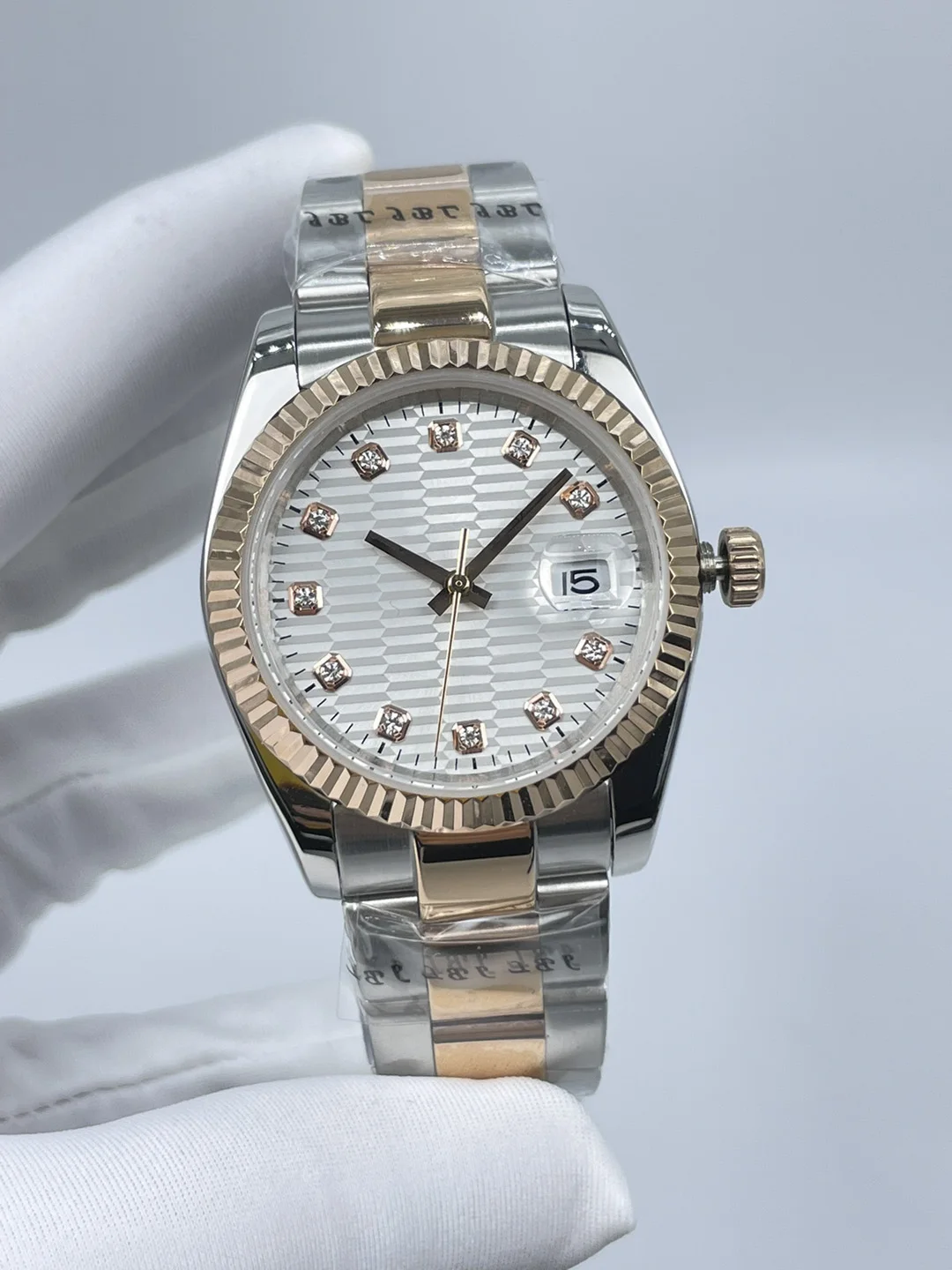 Мужские автоматические механические часы с механизмом 2813, модные деловые часы из нержавеющей стали и сапфирового стекла, 36 мм
Мужские автоматические механические часы с механизмом 2813, модные деловые часы из нержавеющей стали и сапфирового стекла, 36 мм