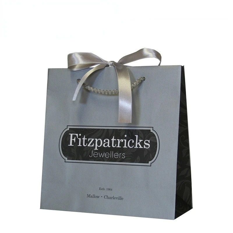 Custom Made Promotional paper bag ewelry Paper Bags printing Luxury Gold Foil Logo Hot Stamping
Custom Made Promotional paper bag ewelry Paper Bags printing Luxury Gold Foil Logo Hot Stamping