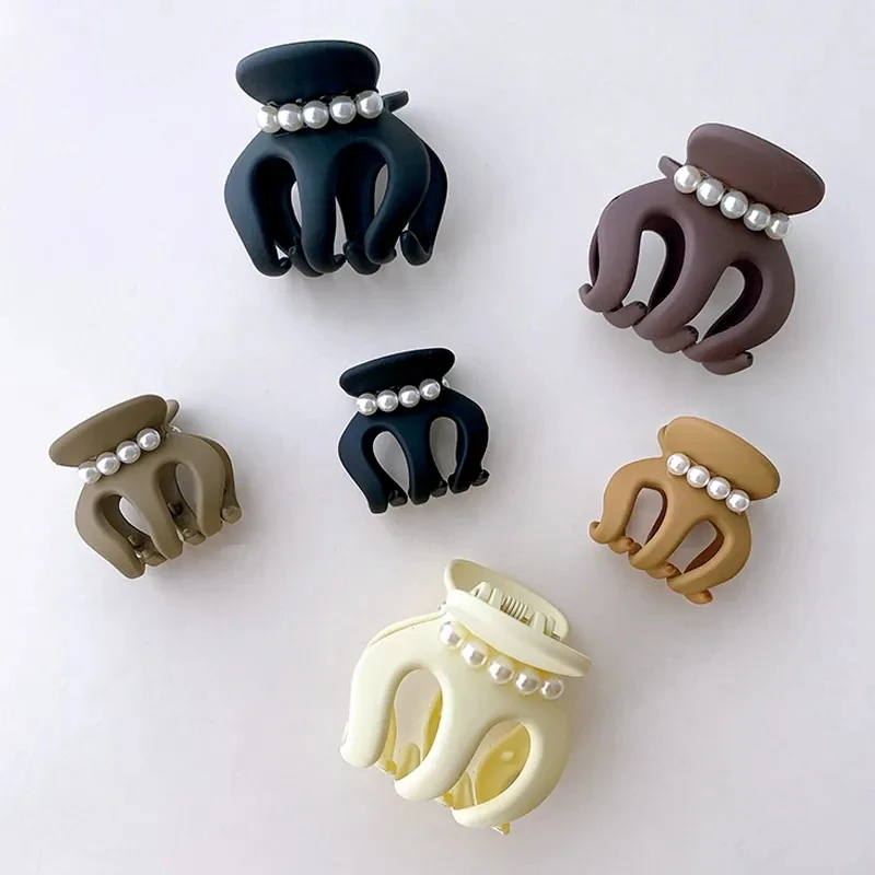 Ins Hot Selling Korean Octopus Shape Pearls Small 4.5cm Matte Pastel Resin Plastic Hair Shark Claw Clips Hair Accessories
Ins Hot Selling Korean Octopus Shape Pearls Small 4.5cm Matte Pastel Resin Plastic Hair Shark Claw Clips Hair Accessories
