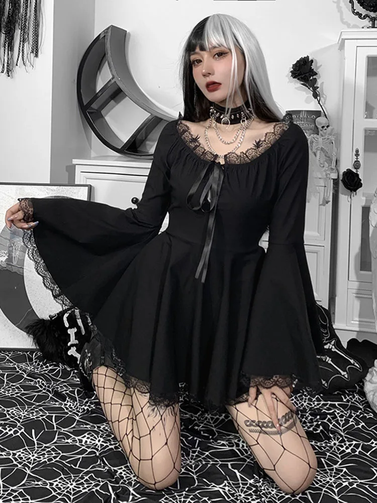 Dark Temperament Lace Stitching Bell Sleeve One-piece Skirt 2022 Autumn New Retro Black Waist Mini Dress Women's Fashion Dresses
Dark Temperament Lace Stitching Bell Sleeve One-piece Skirt 2022 Autumn New Retro Black Waist Mini Dress Women's Fashion Dresses