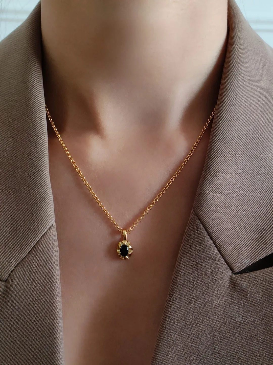 Original Design18k Gold Plated Sterling Silver Black Zircon Necklace Niche light luxury senior lady necklace Valentine's Day gif
Original Design18k Gold Plated Sterling Silver Black Zircon Necklace Niche light luxury senior lady necklace Valentine's Day gif