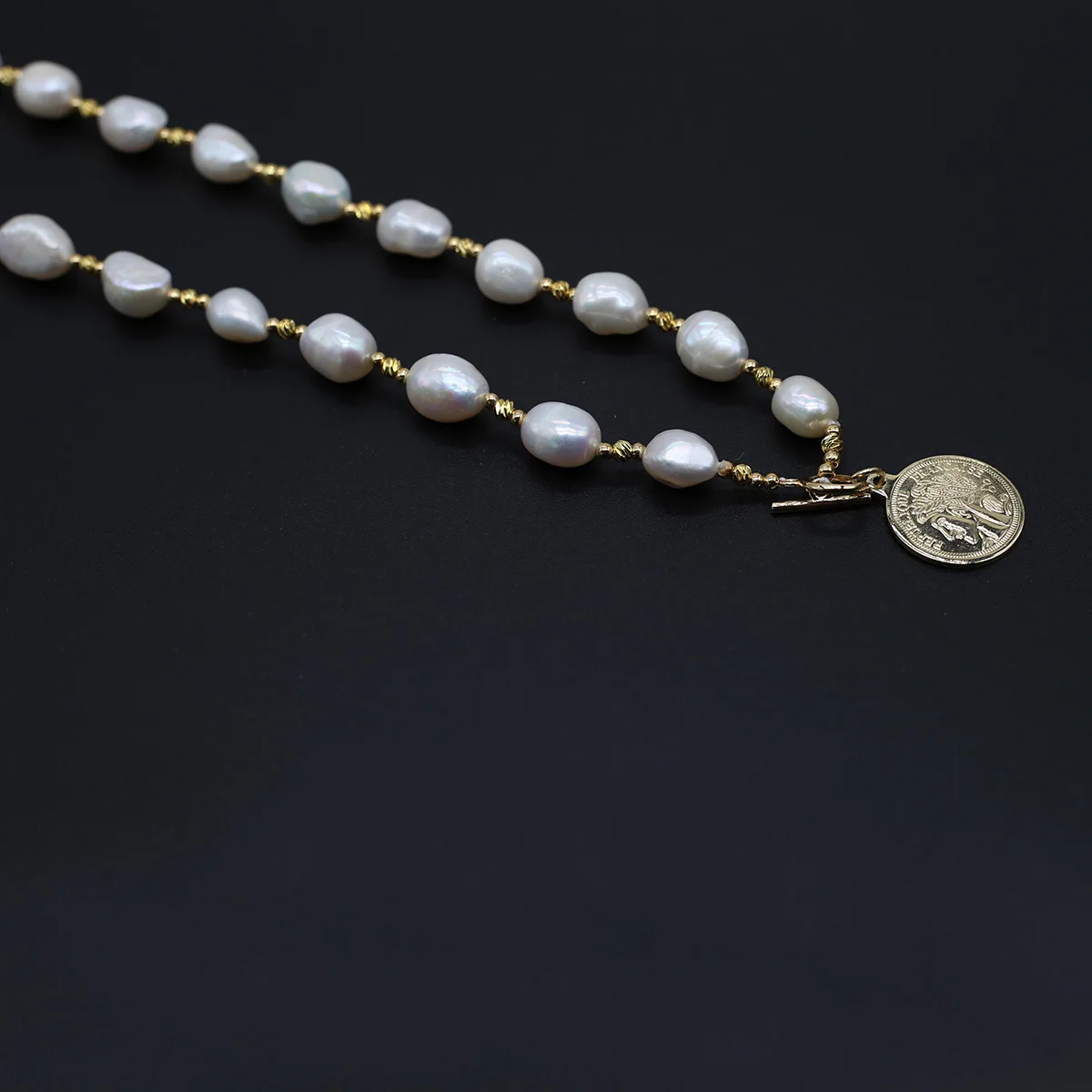 Natural Baroque Fashion White Freshwater Pearl Necklace Jewelry Gift Women Party Banquet Party
Natural Baroque Fashion White Freshwater Pearl Necklace Jewelry Gift Women Party Banquet Party