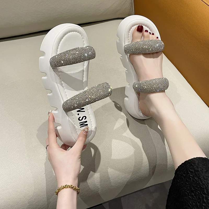 Summer 2022 version of the New South Korean version of the flat tire with a line of female sandals
Summer 2022 version of the New South Korean version of the flat tire with a line of female sandals
