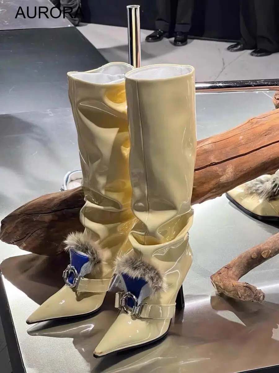 Женские Плиссированные сапоги до колена, с острым носком, из лакированной кожи, Осень-зима 2023
Женские Плиссированные сапоги до колена, с острым носком, из лакированной кожи, Осень-зима 2023