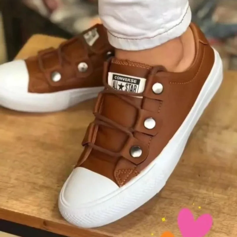 New Round-headed Soft-soled Lace-up Metal Buckle Shoes Women's Plus Size Shallow Small White Shoes Leisure Loafers.
New Round-headed Soft-soled Lace-up Metal Buckle Shoes Women's Plus Size Shallow Small White Shoes Leisure Loafers.