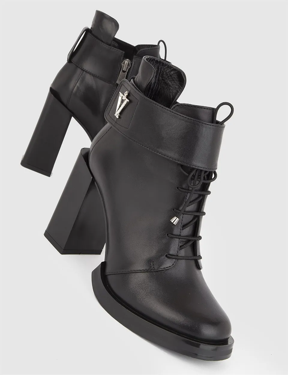 ILVi-Genuine Leather Handmade Love Black Leather Women's Heeled Boot Women Shoes 2021 Fall/Winter
ILVi-Genuine Leather Handmade Love Black Leather Women's Heeled Boot Women Shoes 2021 Fall/Winter
