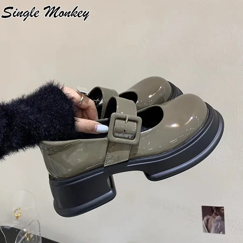 Женские туфли на среднем каблуке с круглым носком, из ПУ кожи
Женские туфли на среднем каблуке с круглым носком, из ПУ кожи