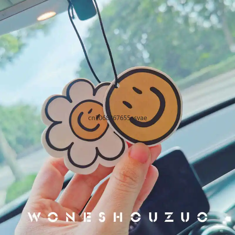 SMILEY Smiley Car Interior Supplies Car Long-lasting Aromatherapy Pendant Deodorant Fragrance Decoration
SMILEY Smiley Car Interior Supplies Car Long-lasting Aromatherapy Pendant Deodorant Fragrance Decoration