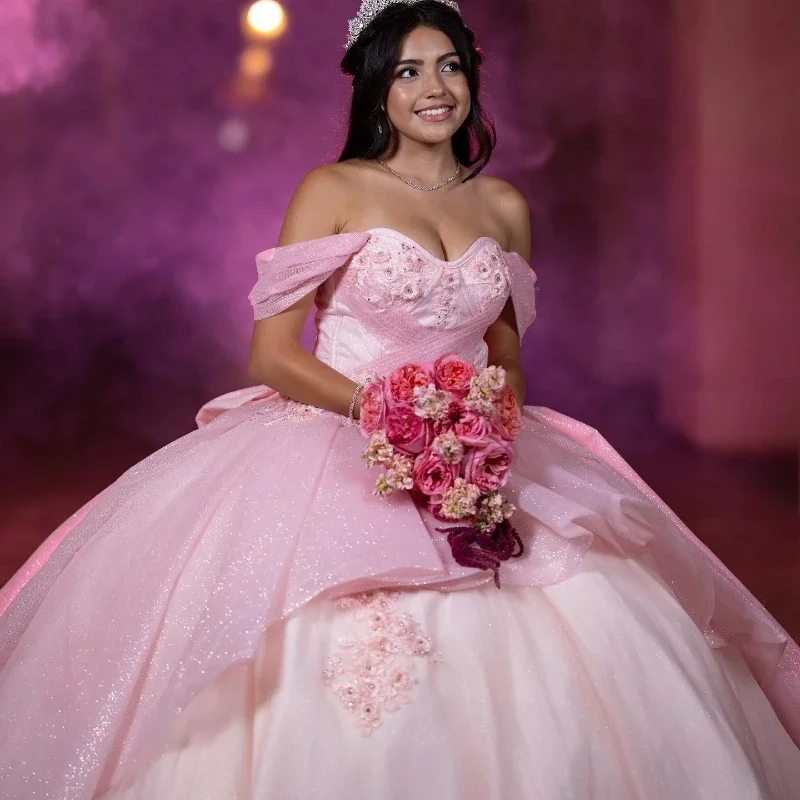 Pink Princess Ball Gown Quinceanera Dresses Sweetheart Elegant Appliques Flower Crystal Sweet 16 Dress Vestidos de 15 Gowns
Pink Princess Ball Gown Quinceanera Dresses Sweetheart Elegant Appliques Flower Crystal Sweet 16 Dress Vestidos de 15 Gowns