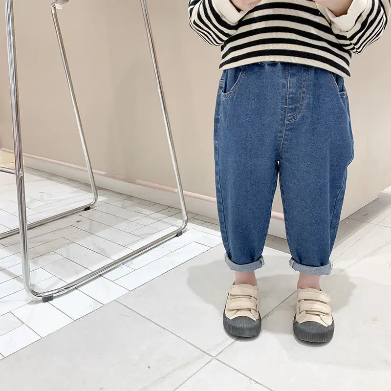 Casual Baby Boy Girl Loose Jeans Fashion Korean Style Casual Solid Color Jeans New Spring Autumn Children's Denim Pants 1-7 Year
Casual Baby Boy Girl Loose Jeans Fashion Korean Style Casual Solid Color Jeans New Spring Autumn Children's Denim Pants 1-7 Year