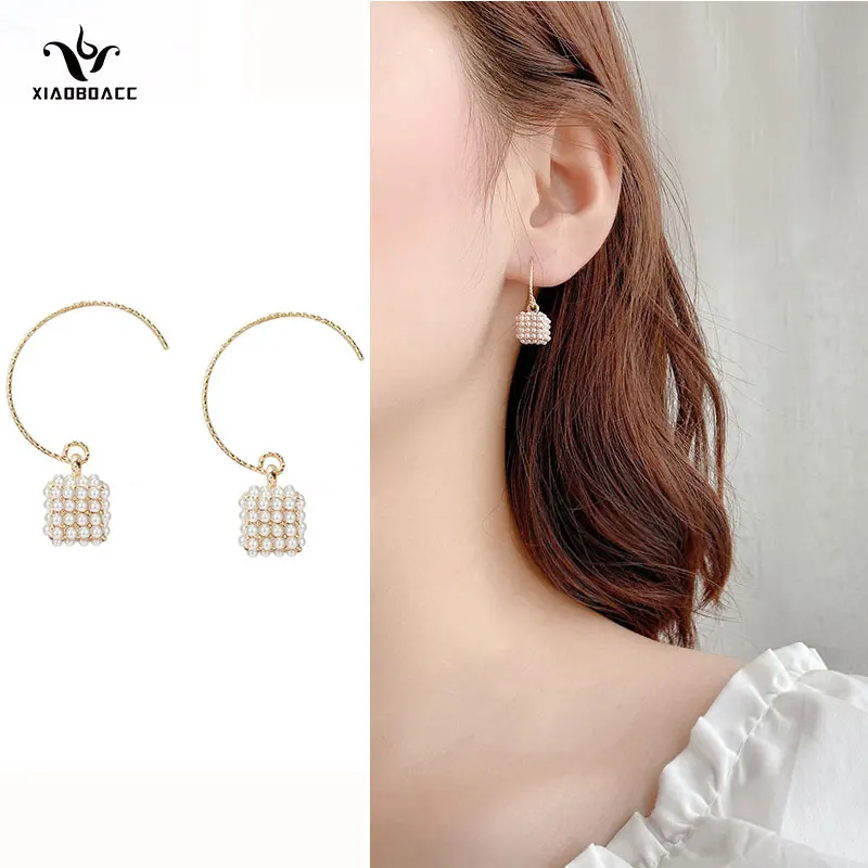 XiaoboACC S925 Silver Needle Square Pearl Earrings for Women Fashion Luxury Zircon Hoop Earrings Wholesale
XiaoboACC S925 Silver Needle Square Pearl Earrings for Women Fashion Luxury Zircon Hoop Earrings Wholesale