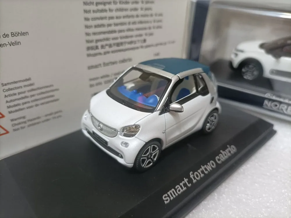 Norev 1/43 BENZ Новая Энергия мини-трансформер Smart для двух cabrio 2015 модель автомобиля из сплава
Norev 1/43 BENZ Новая Энергия мини-трансформер Smart для двух cabrio 2015 модель автомобиля из сплава