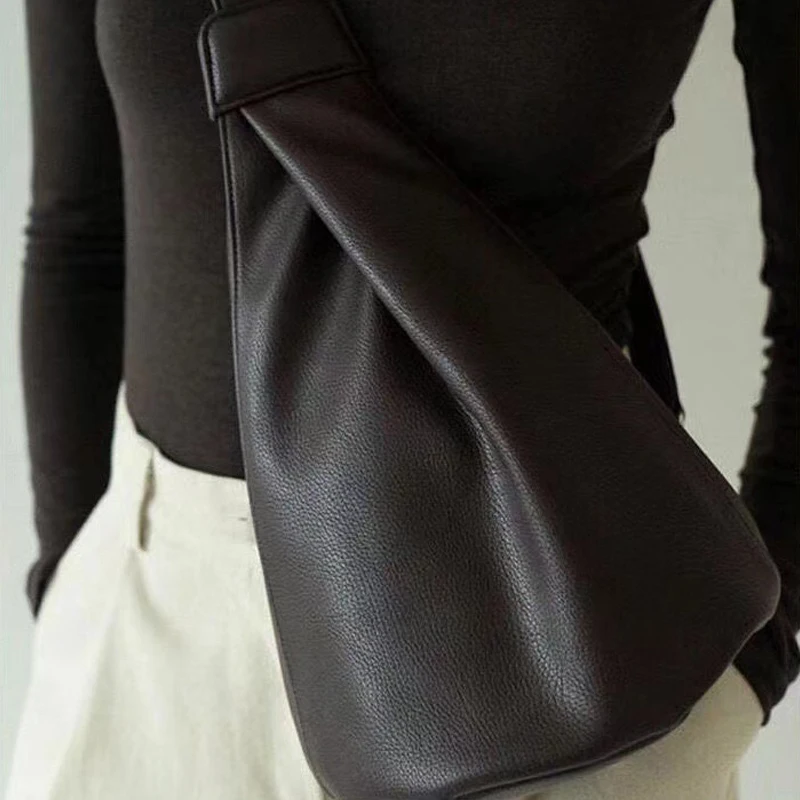 Soft PU Shoulder Crossbody Bag for Women Men Solid Chest Pack High Quality Bucket Bags Female Casual Handbag Shopper Purses Ins
Soft PU Shoulder Crossbody Bag for Women Men Solid Chest Pack High Quality Bucket Bags Female Casual Handbag Shopper Purses Ins